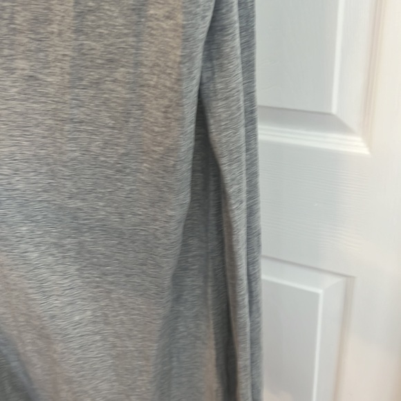 "Effortlessly Chic: Lululemon Gray Maxi Dress, gray Cross-Back Detailing, Size 4 - Picture 3 of 6